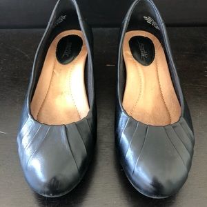 Earth Coralberry Wedge Pumps Black 8M